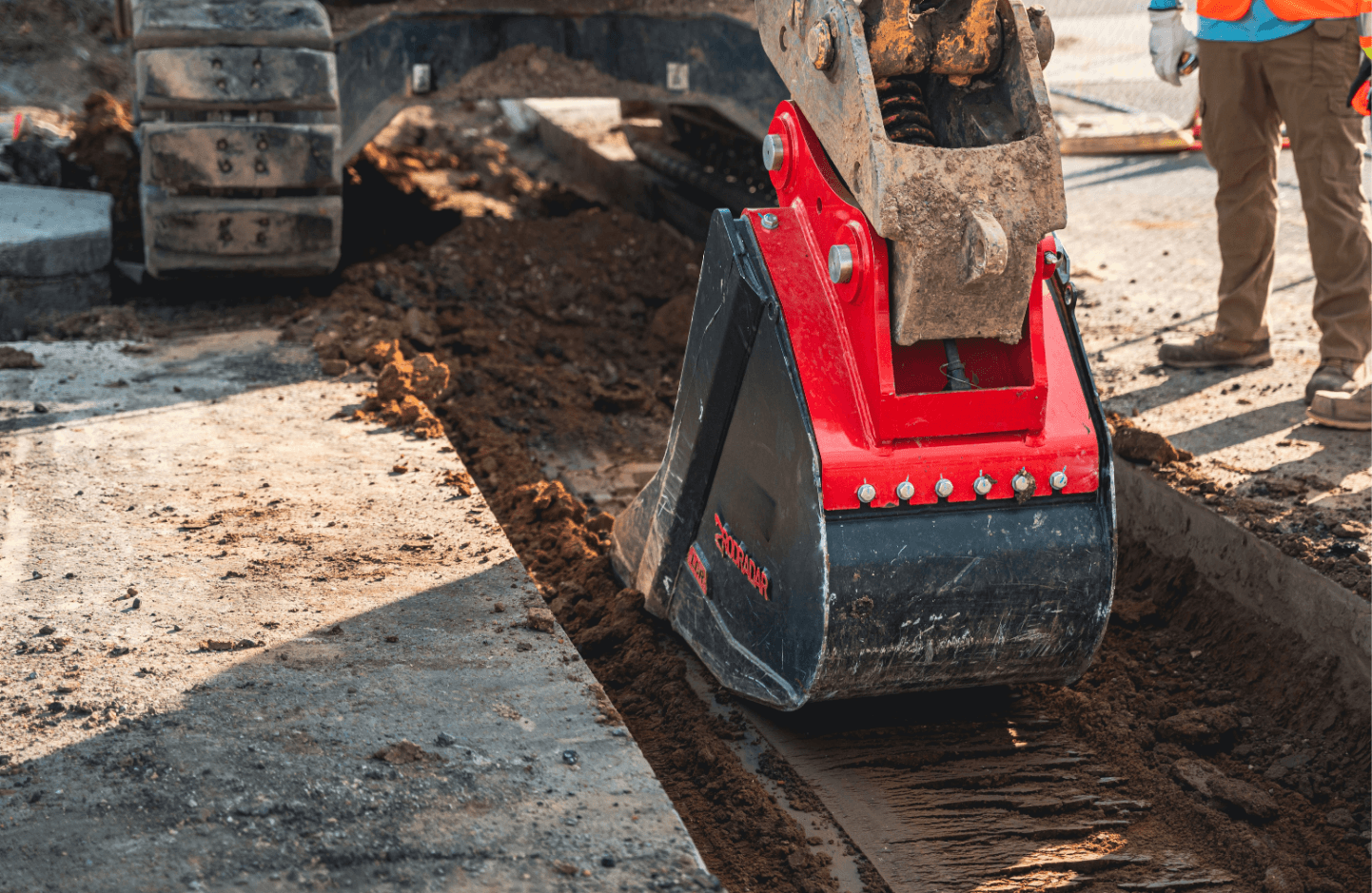 RodRadar LDR Excavate bucket in action on construction site